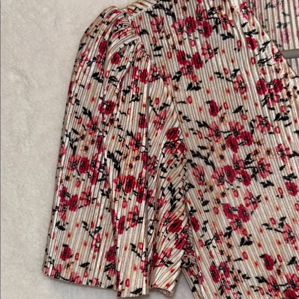 Red Puff Sleeve Smocked Blouse - Picture 4 of 7